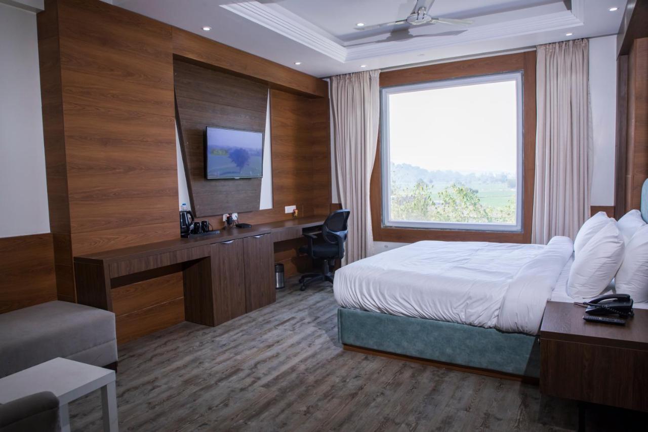 The Utopia Resort Sānchi Екстериор снимка